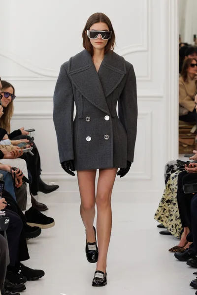 Look 18